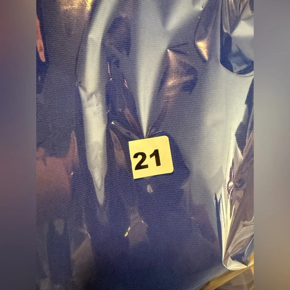 H & M PUFF-SLEEVED TOP - Picture 6 of 7